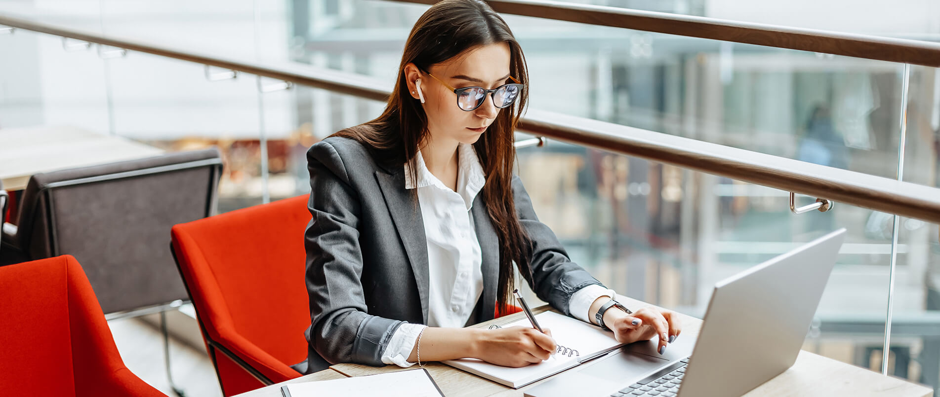 MWC 2024丨pp模拟器电子游戏全新Wi-Fi 7和蓝牙5.4模组组合，为PC提供巅峰无线连接体验