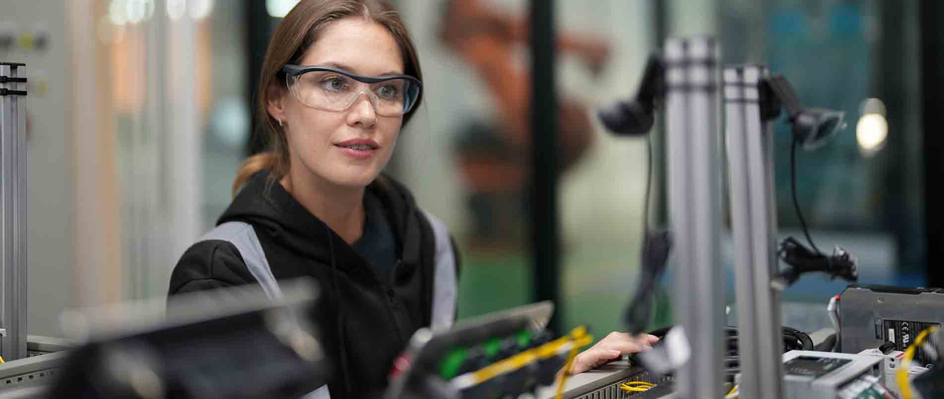 pp模拟器电子游戏精彩亮相IOTE 2024：探究技术融合，展望智慧未来