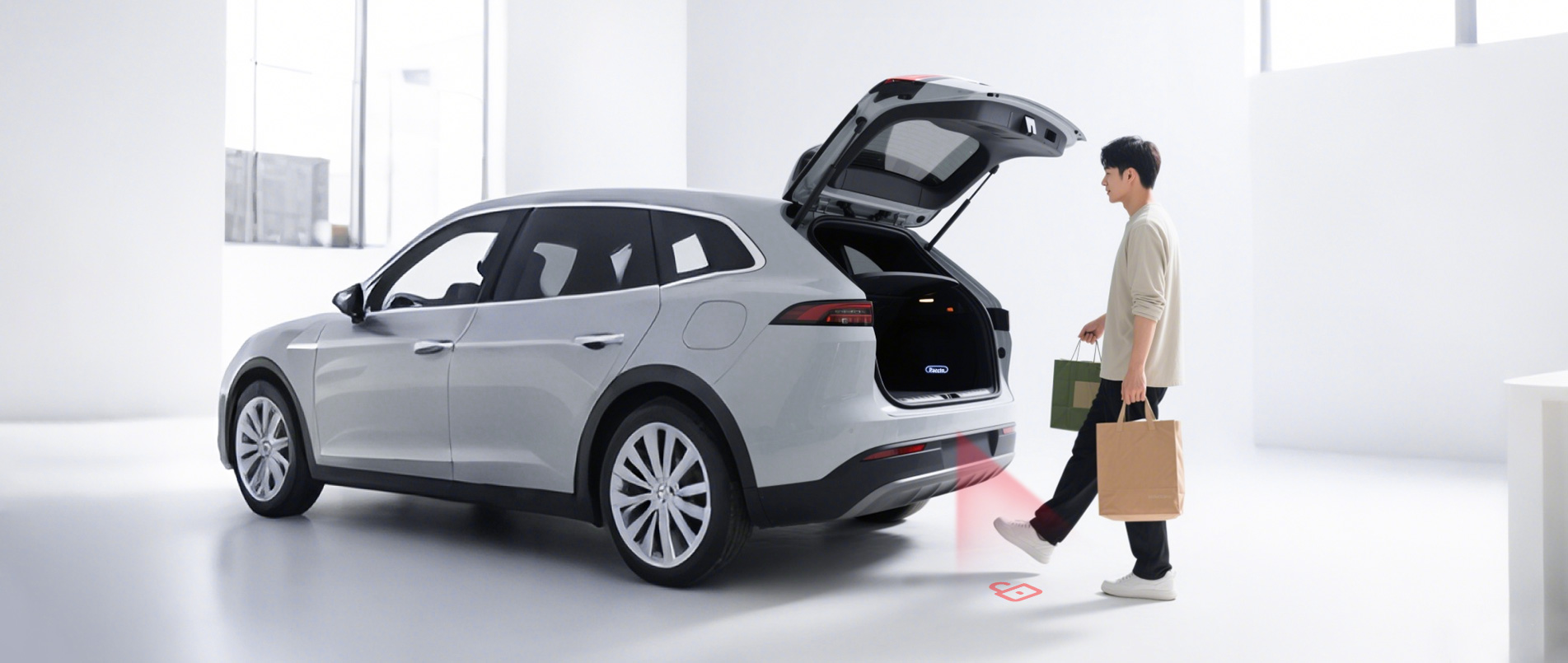 2025上海车展 | pp模拟器电子游戏重磅发布AR脚踢毫米波雷达，重新定义“无接触交互”尾门